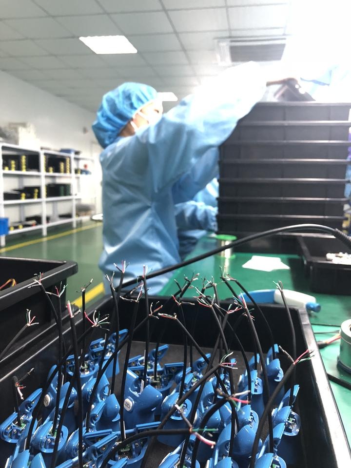 加班加點生產的器械都捐了，這位老板卻說“賺大了”